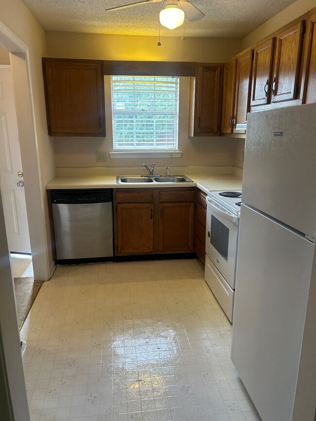 Building Photo - Winfield Chase Apartments