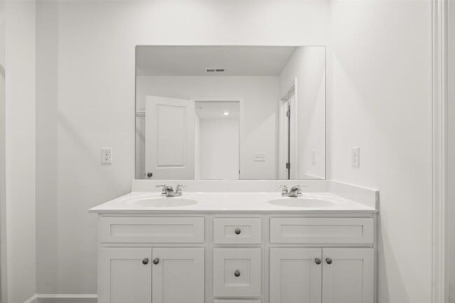 Building Photo - 132 Hazel Dr