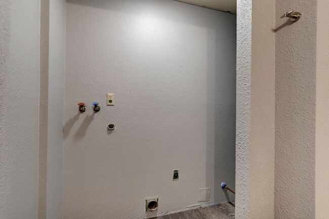 Building Photo - Charming 3 Bed, 2 Bath Home on a Quiet Street