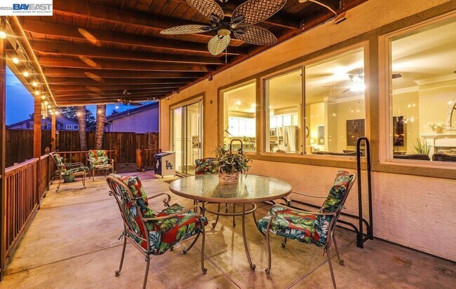 Building Photo - 828 Hollowbrook Dr