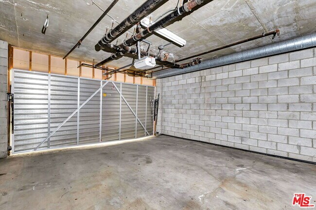 Building Photo - 811 21st St