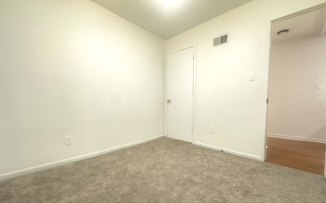 Building Photo - 3541 Blackstone Ave