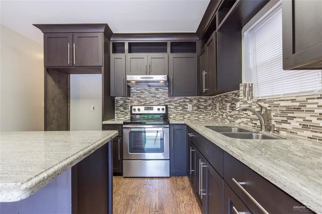 Building Photo - 15 Ivy Ave