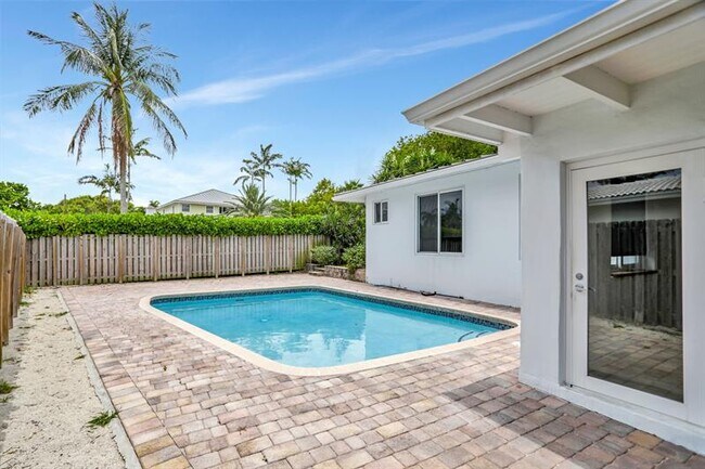 Building Photo - 2616 NE 26th Terrace