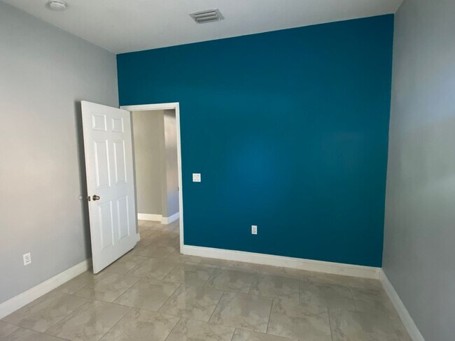 Building Photo - 4/3 Kissimmee Home with Guest-Suite