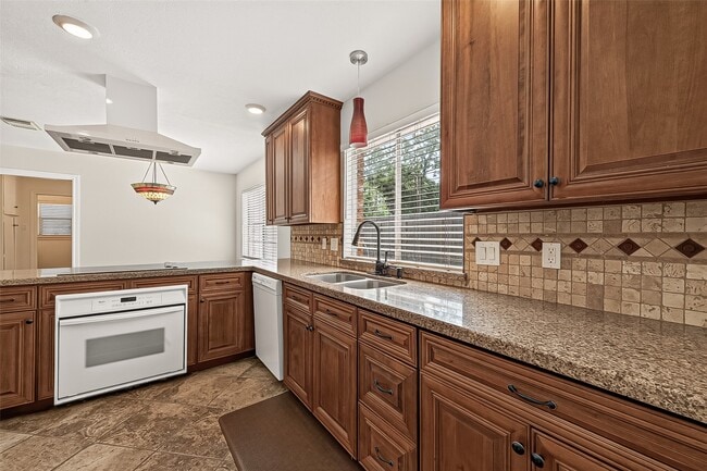 Building Photo - 12411 Pinerock Ln