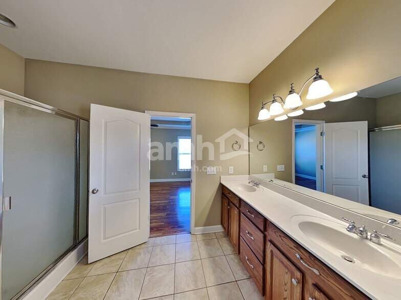 Building Photo - 227 Rockytop Trl