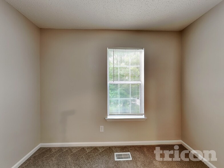 Building Photo - 11136 White Stag Dr