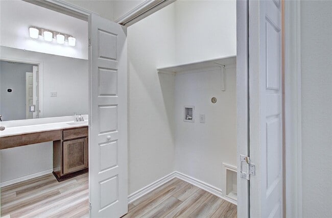 Building Photo - 3423 Old Almonte Dr