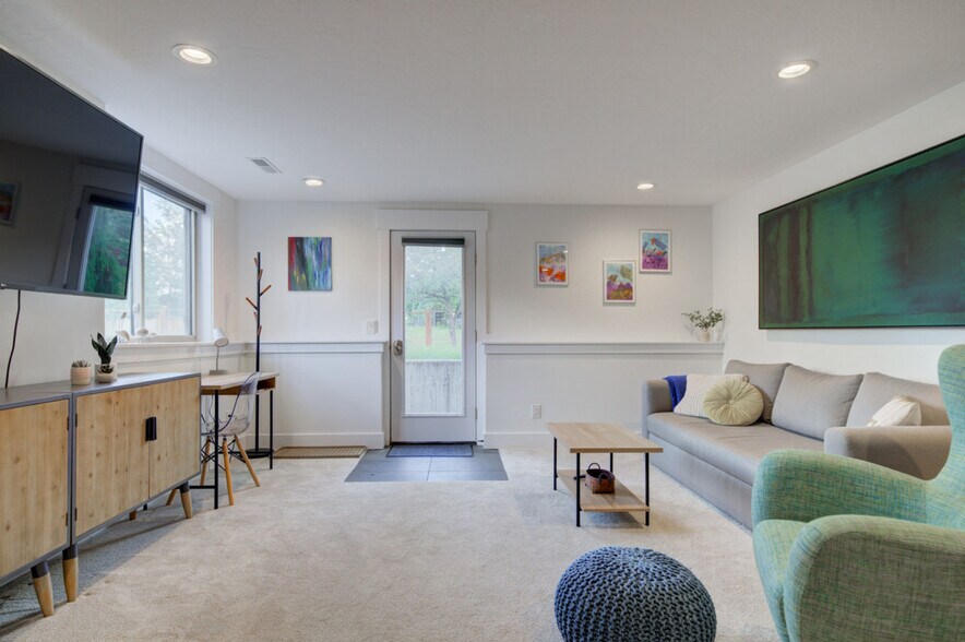 Building Photo - 603 Cornell Dr