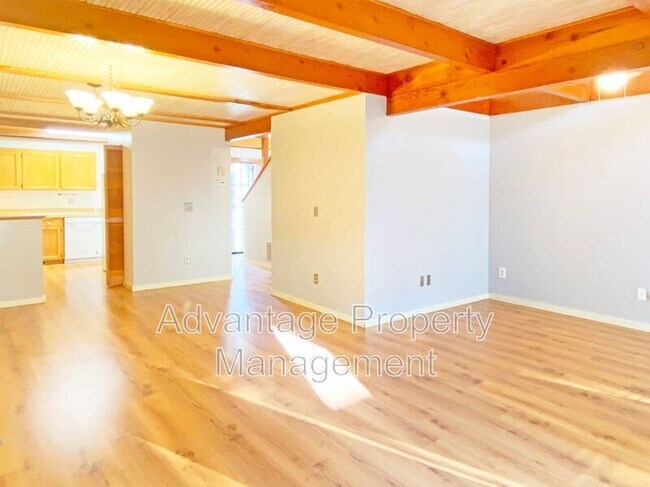 Building Photo - 149 NE Powderhorn Dr