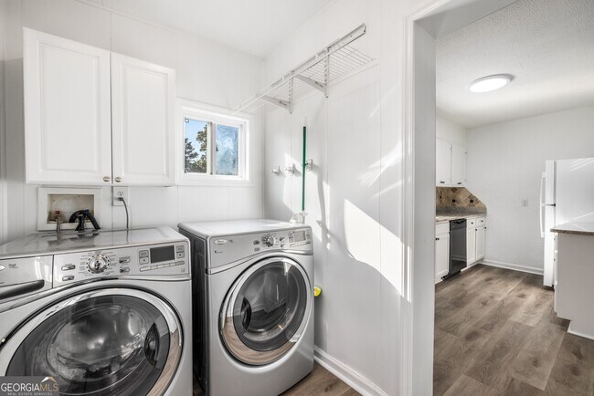 Building Photo - 1801 Crestridge Dr SE