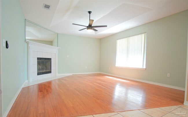 Building Photo - 5947 Grandview Dr