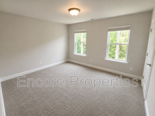 Building Photo - 38 Knotty Pine Dr