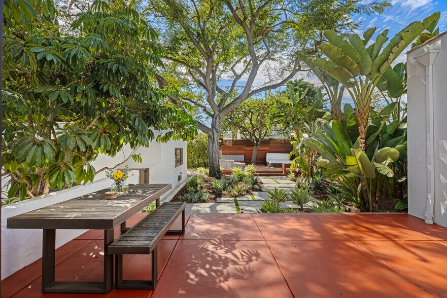 Building Photo - 1169 S Sierra Bonita Ave