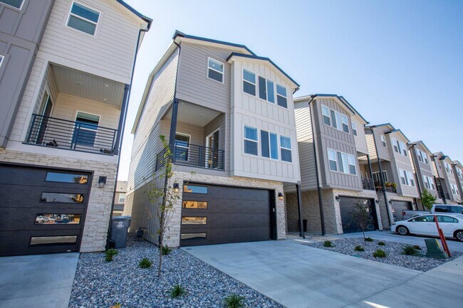 Building Photo - 642 E 460 S