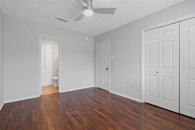 Building Photo - 3207 Grooms St
