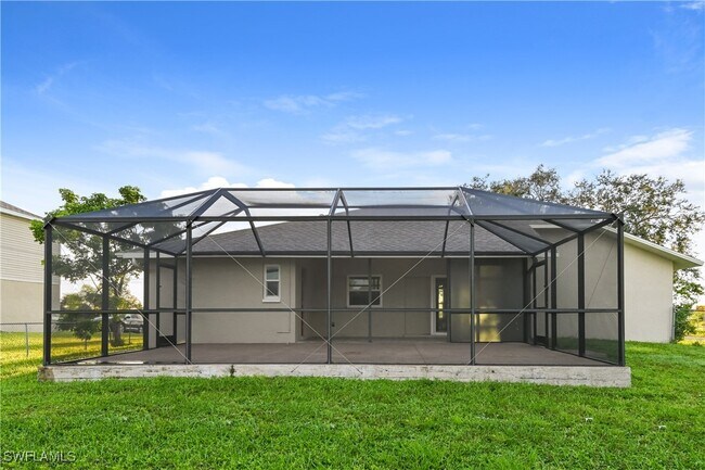 Building Photo - 1202 NE 14th Pl