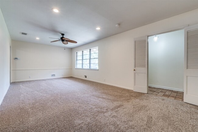 Building Photo - 7232 Syracuse Dr