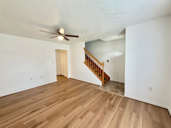 Building Photo - 116 T-Bird Ln