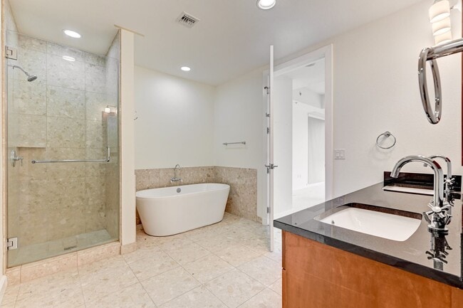 Building Photo - Panorama Towers 1