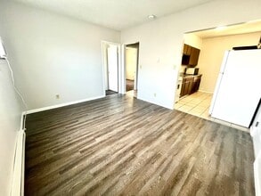 Building Photo - Spacious 2 bed