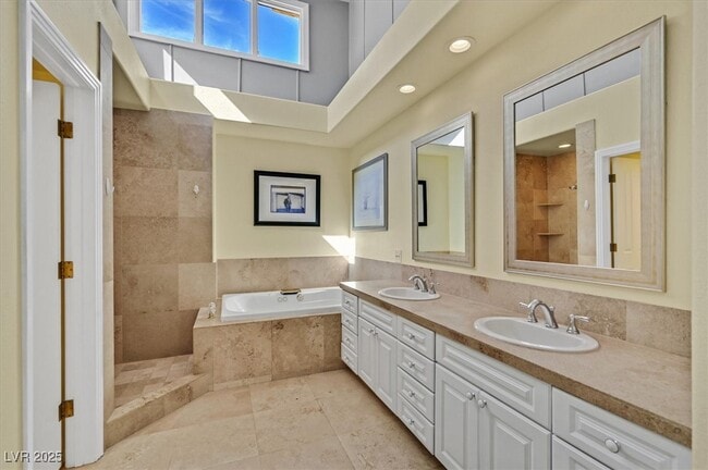 Building Photo - 8161 Round Hills Cir
