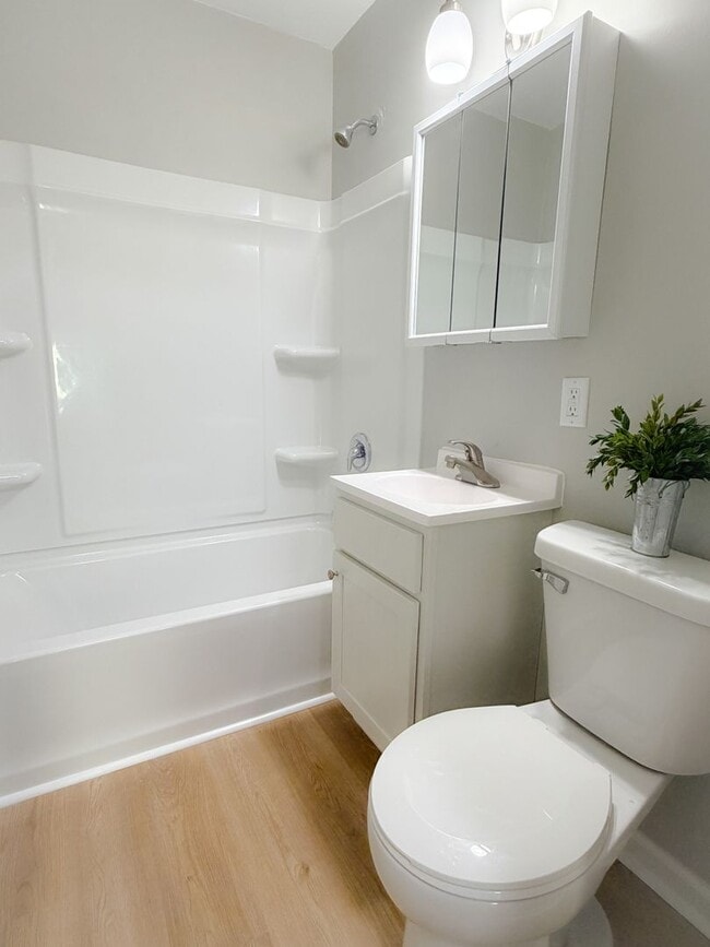 Building Photo - For rent or Sale - 3 bedroom 1 bath house - Updated throughout