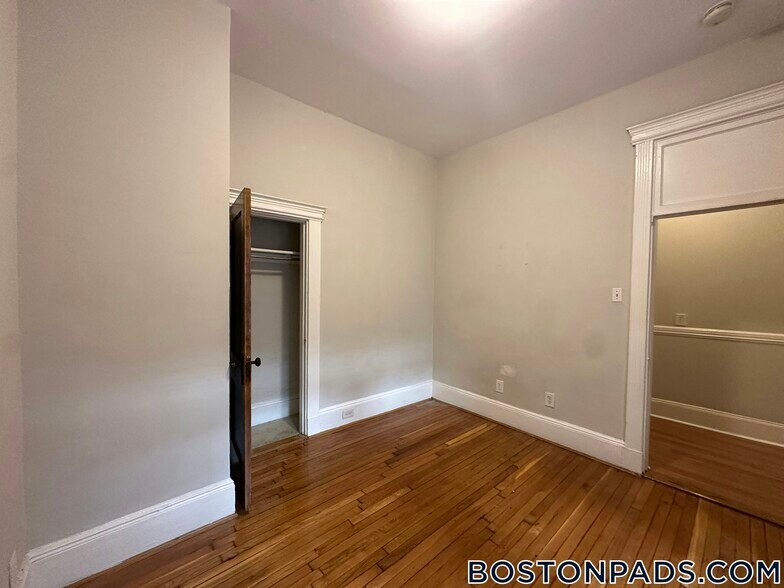 Building Photo - 38 Hemenway St