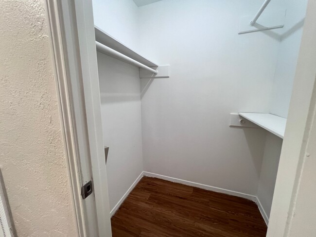 Building Photo - 4 Bedroom 2 Bathroom in Northwest Houston ...