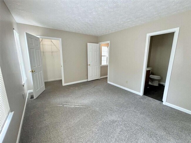 Building Photo - 3774 Meadow Creek Dr