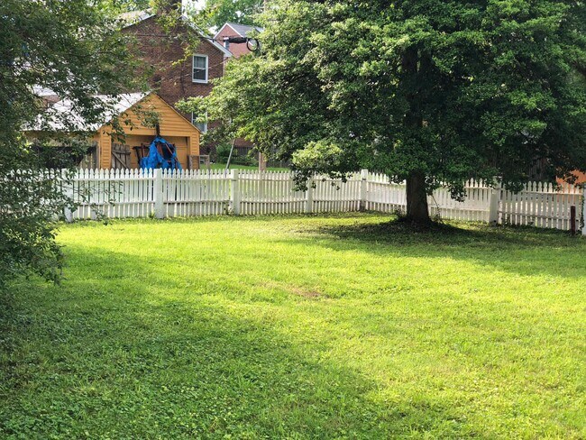 Building Photo - 4843 Butterworth Pl NW