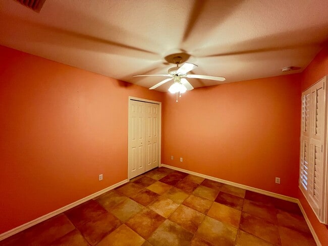 Building Photo - Modern 3-Bedroom, 2-Bathroom Home in Ocala! WASHER & DRYER INCLUDED!