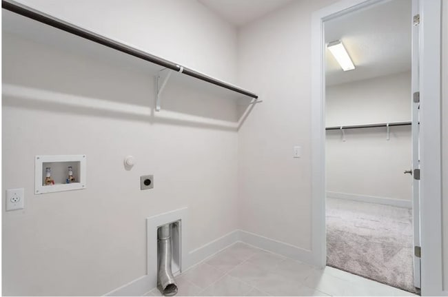 Laundry w/ entry into Master Closet - 8204 Skytex St