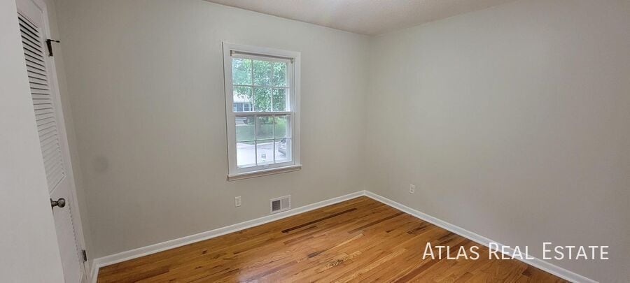 Building Photo - 625 NW Kay Dr