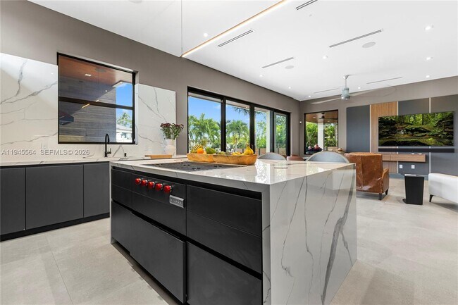 Building Photo - 12911 Oleander Rd