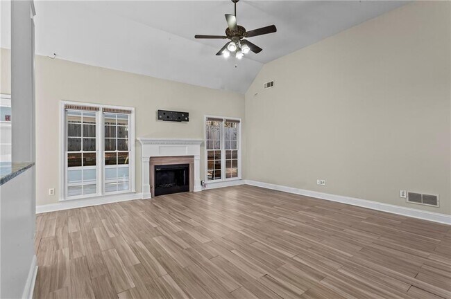 Building Photo - 3030 Northcliff Dr