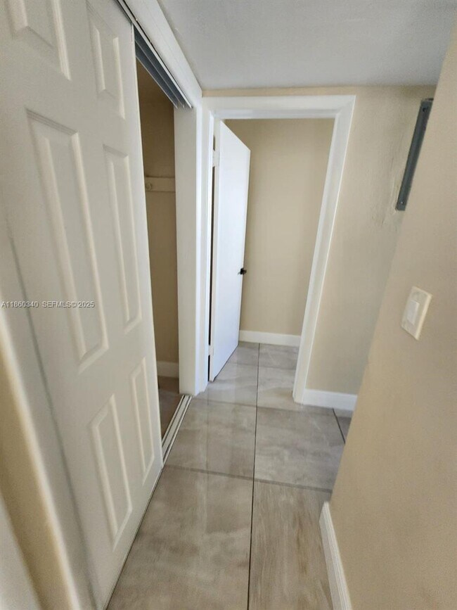 Building Photo - 1400 NW 43 Terrace