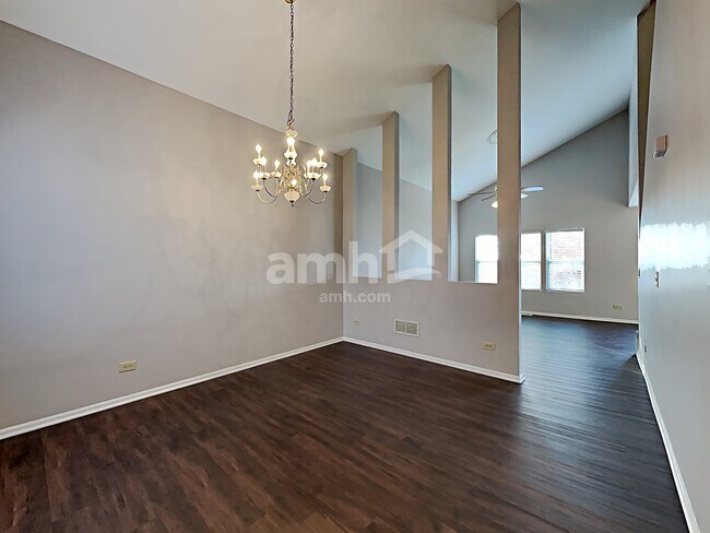 Building Photo - 5756 Emerald Pointe Drive