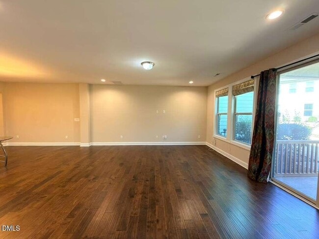 Building Photo - 305 Alamosa Pl