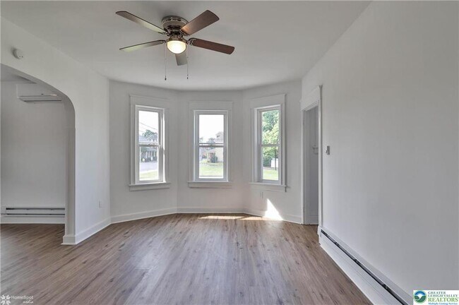 Building Photo - 1660 Main St