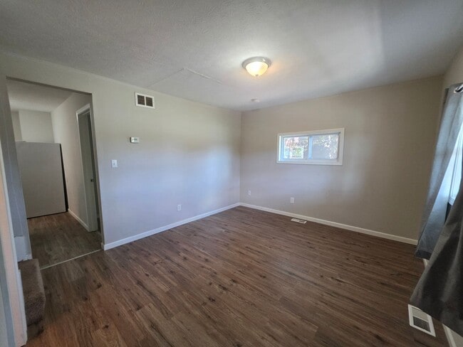 Building Photo - 454 Kling St