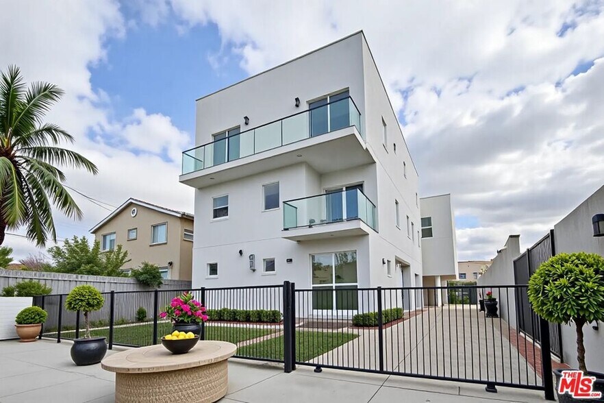 Building Photo - 1106 Queen Anne Pl