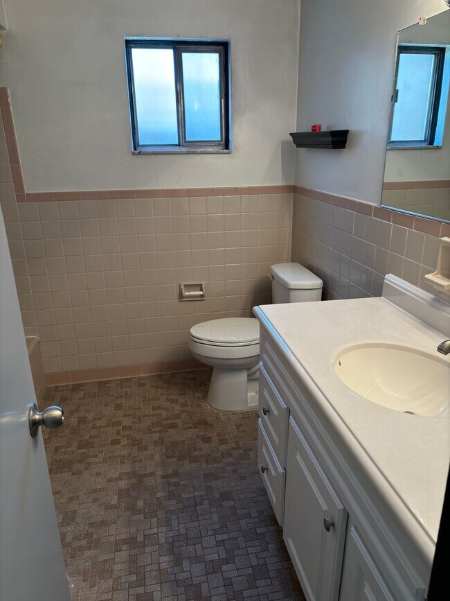Building Photo - 114 Van Wyck Ave