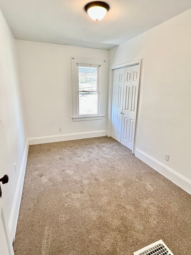 Building Photo - 214 Homewood Ave