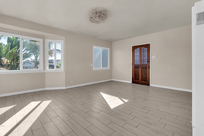 Building Photo - 16865 Bayview Dr