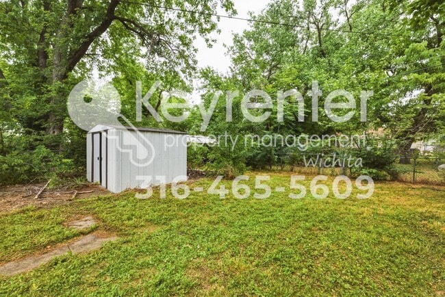 Building Photo - Charming 3-Bedroom Home with Original Hardwood Floors & Large Backyard