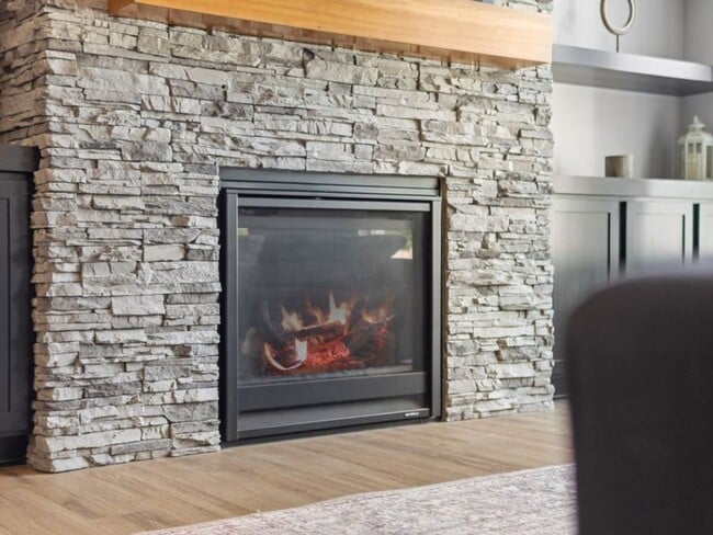 Building Photo - Fully Furnished Luxury 3-Bed, 2-Bath Home ...