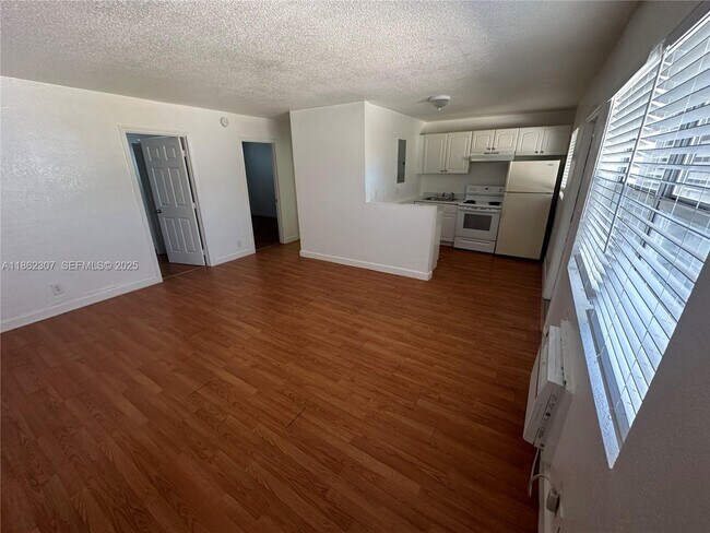 Building Photo - 300 SW 4th Ct