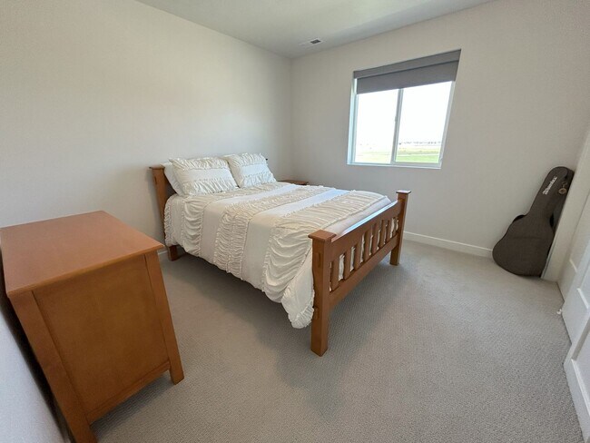 Building Photo - 5 Bed/3 Bathroom house in America Fork